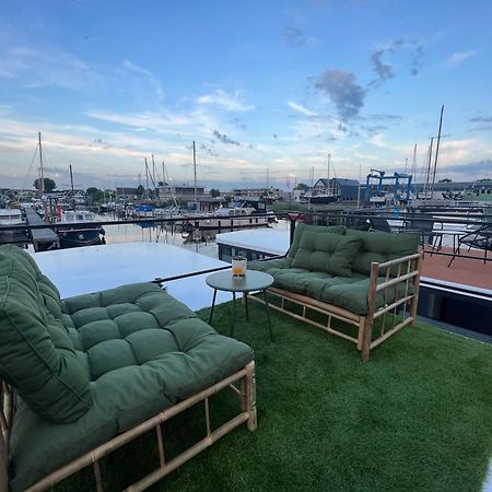 Cosy Tiny Houseboats Near Beach And Restaurants By Weltevreden Experience Zeewolde Exterior foto