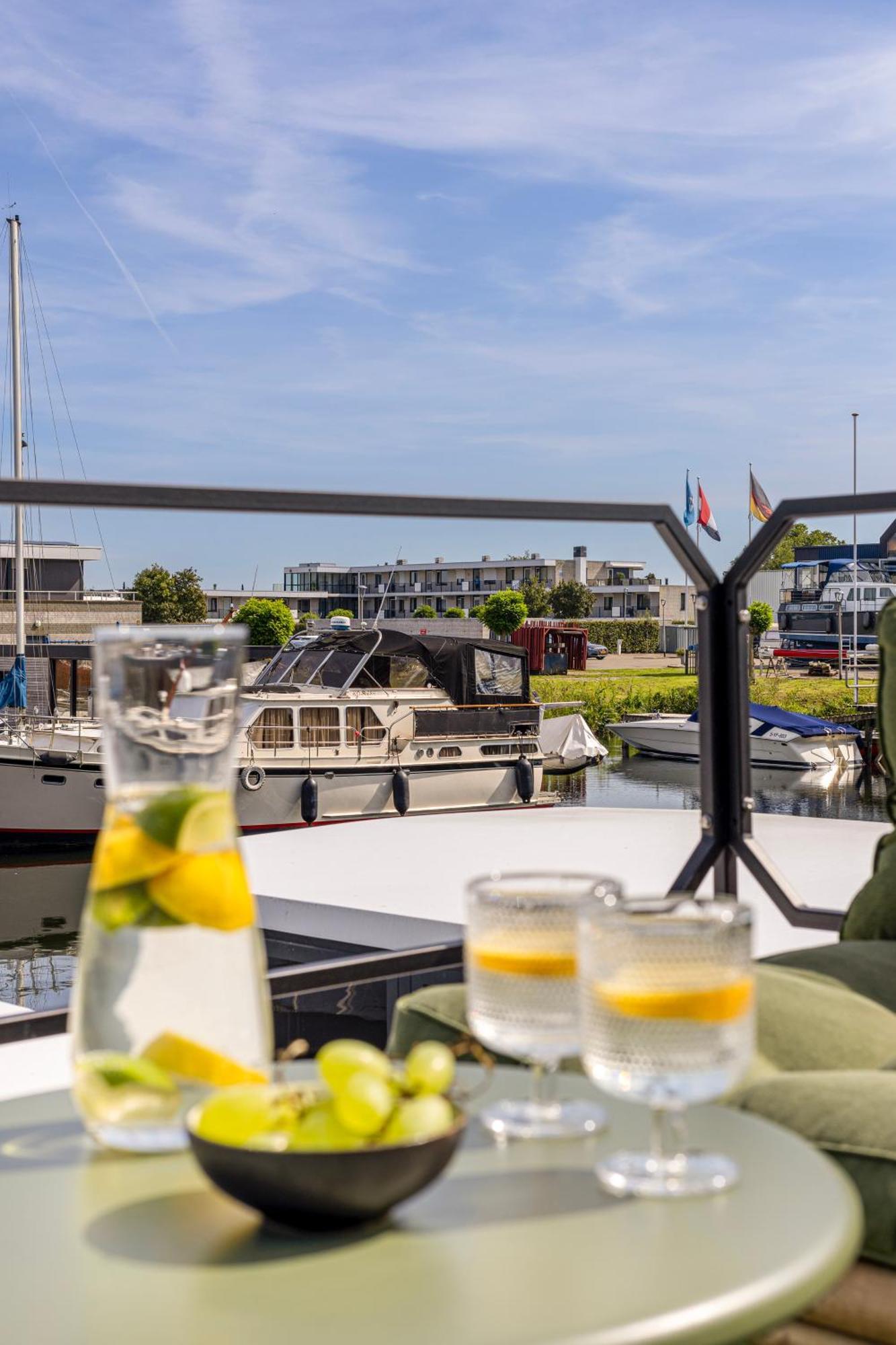 Cosy Tiny Houseboats Near Beach And Restaurants By Weltevreden Experience Zeewolde Exterior foto