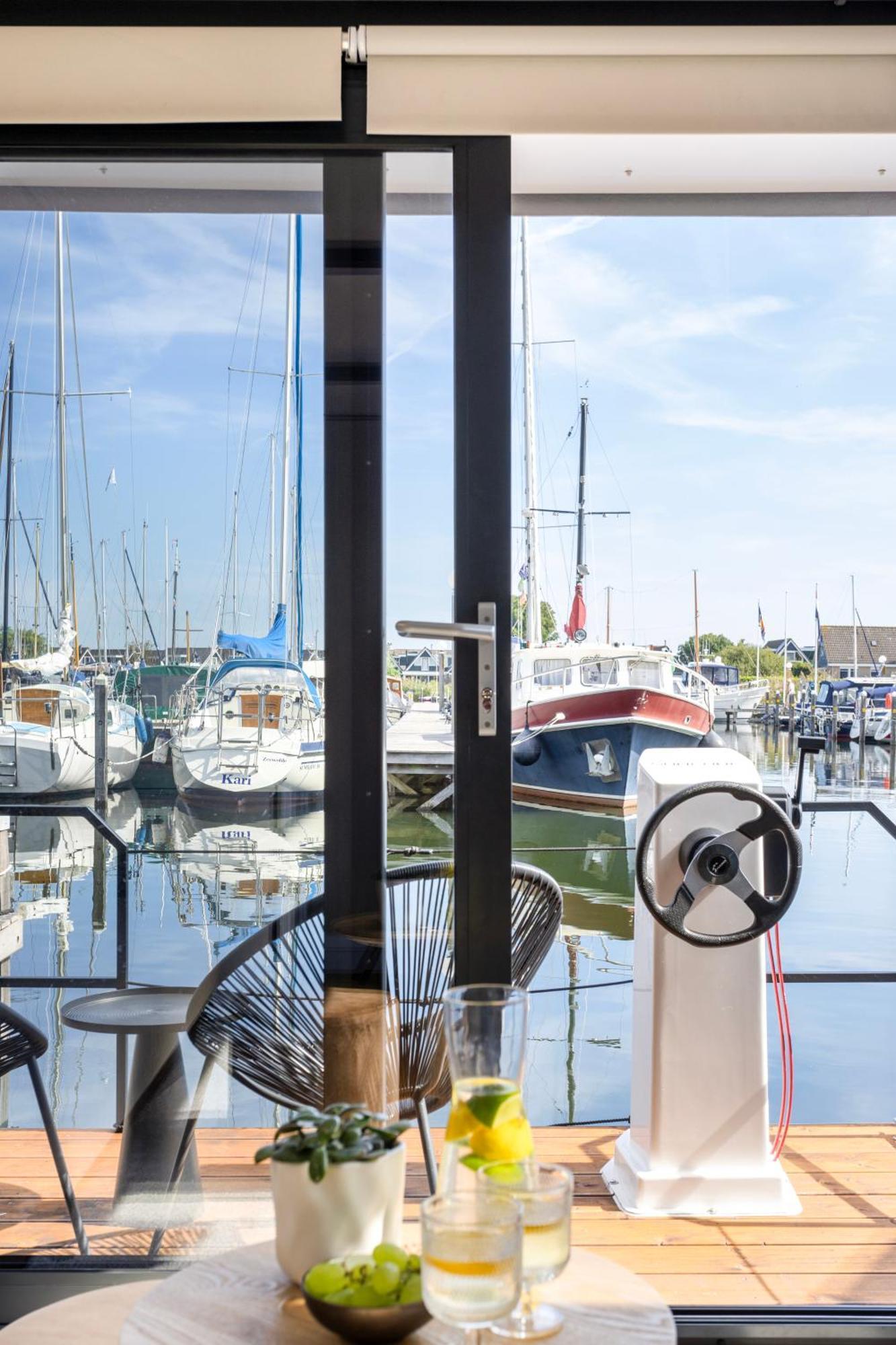 Cosy Tiny Houseboats Near Beach And Restaurants By Weltevreden Experience Zeewolde Exterior foto