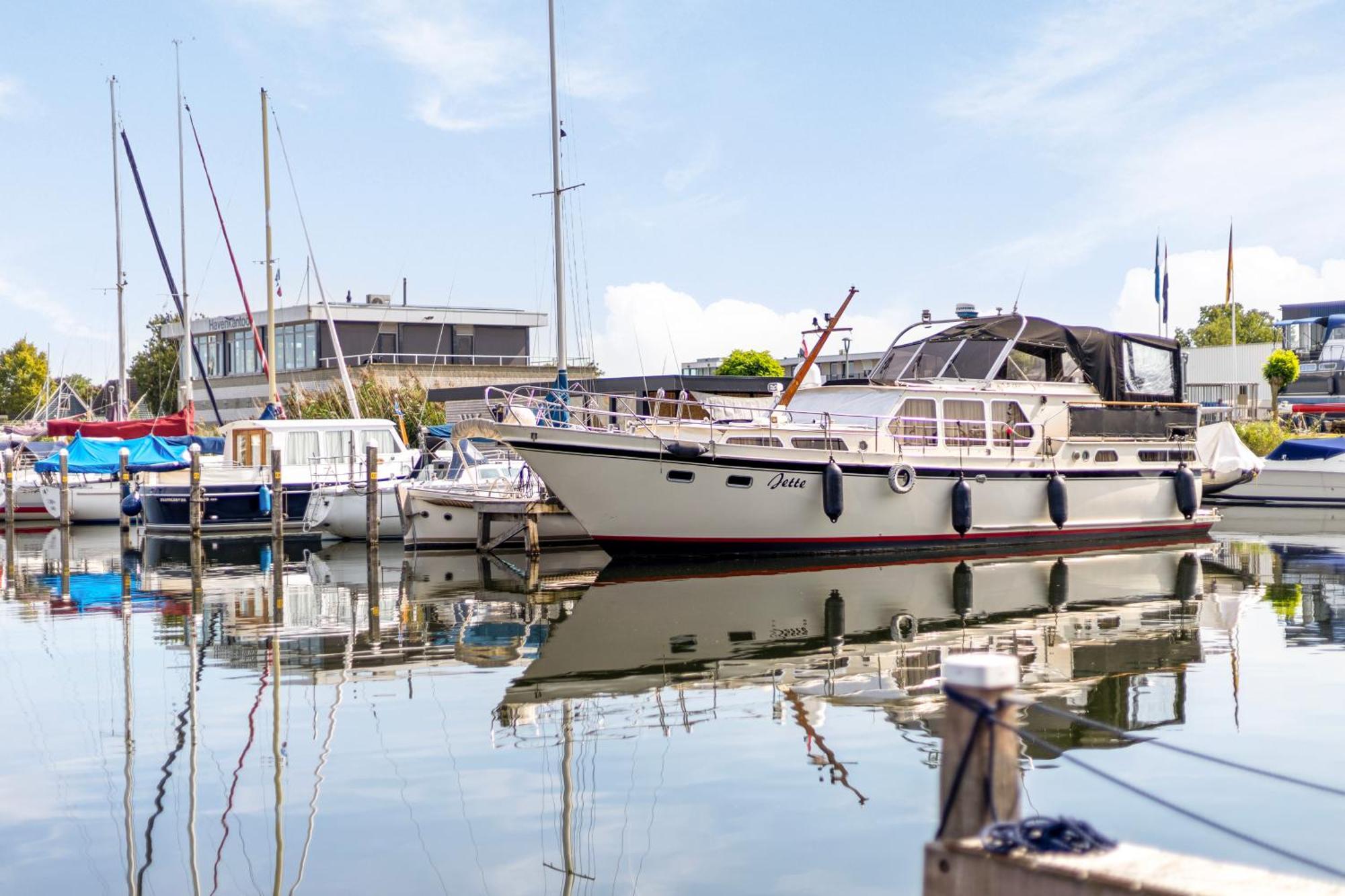 Cosy Tiny Houseboats Near Beach And Restaurants By Weltevreden Experience Zeewolde Exterior foto