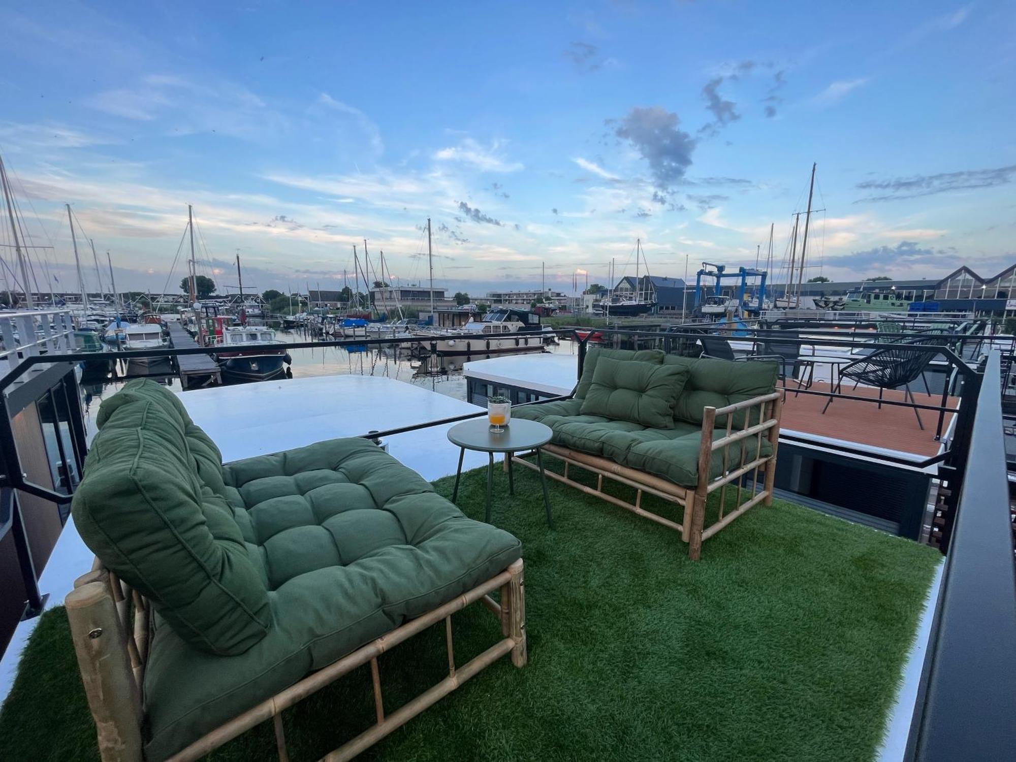 Cosy Tiny Houseboats Near Beach And Restaurants By Weltevreden Experience Zeewolde Exterior foto